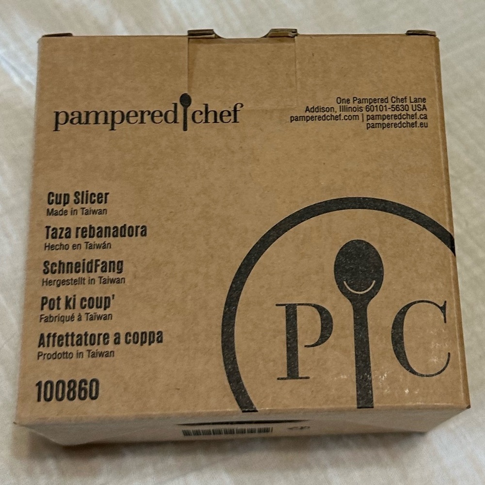 BRAND NEW IN BOX - Pampered Chef cup slicer